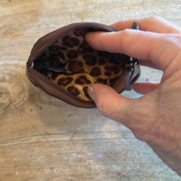 Brighton Brown Patent Coin Purse – Cute & Compact – Good Condition - Picture 5 of 6